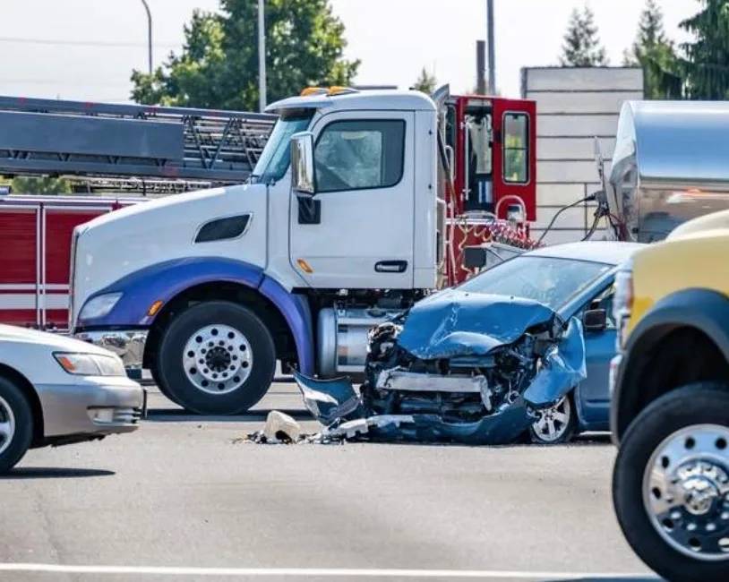 How Our Commercial Vehicle Accident Attorney Can Help You?