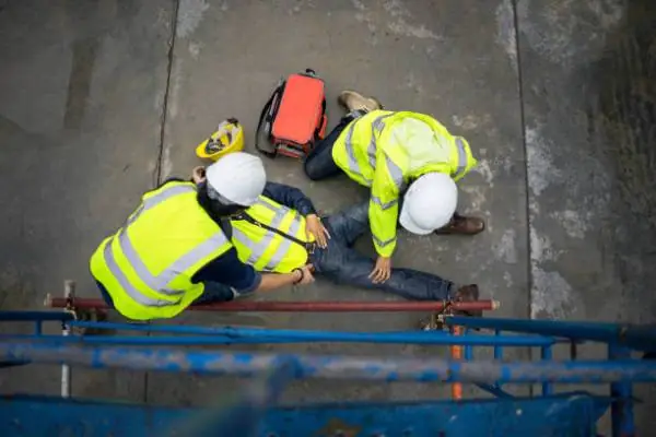 Construction workers wearing safety gear to prevent construction sites accidents on a job site