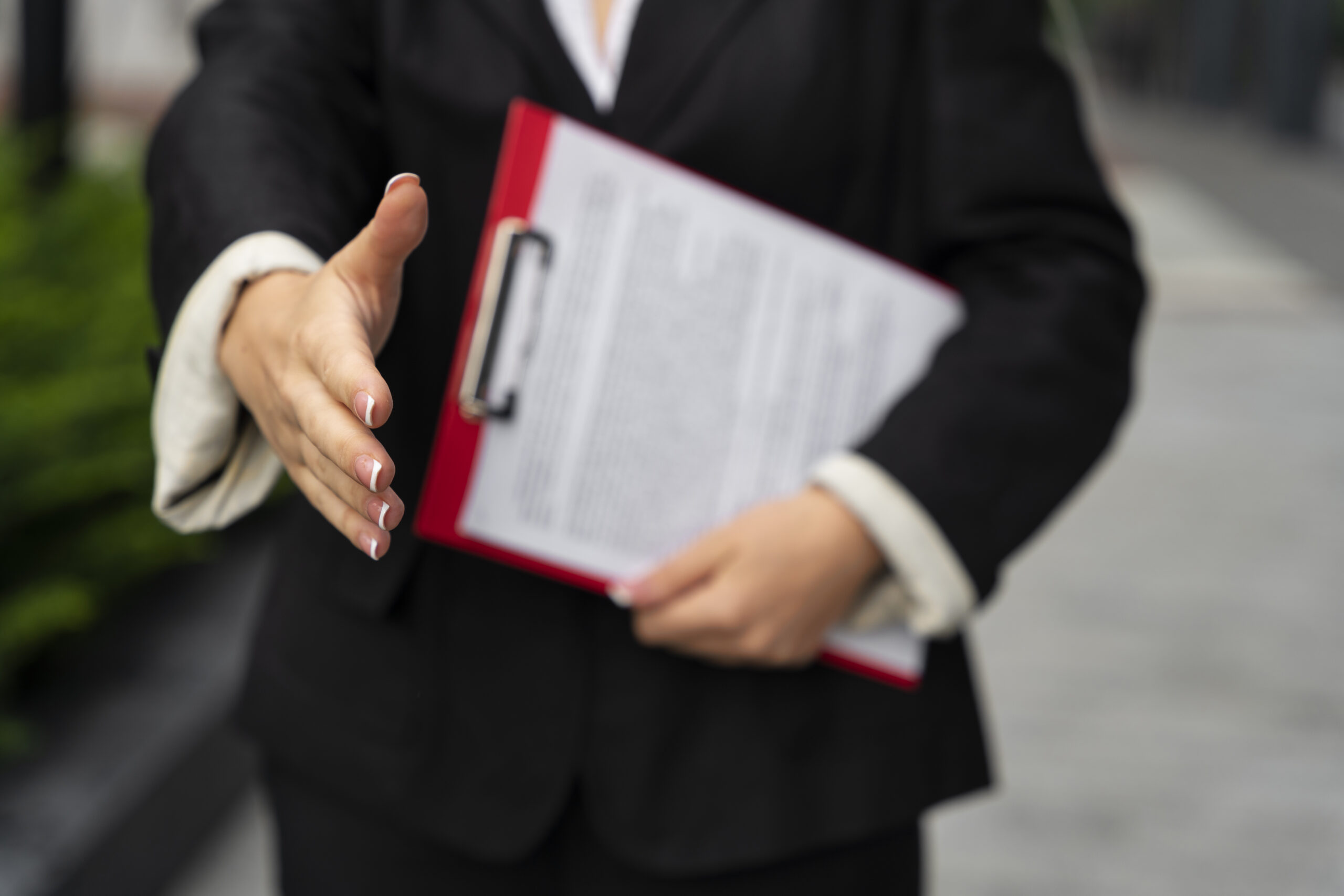 Paralysis and amputation case review - Lady / Professional agreement